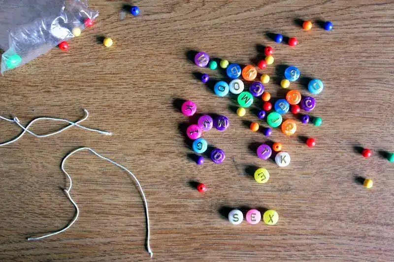 Kit de perles à repasser colorées avec créations pixel art